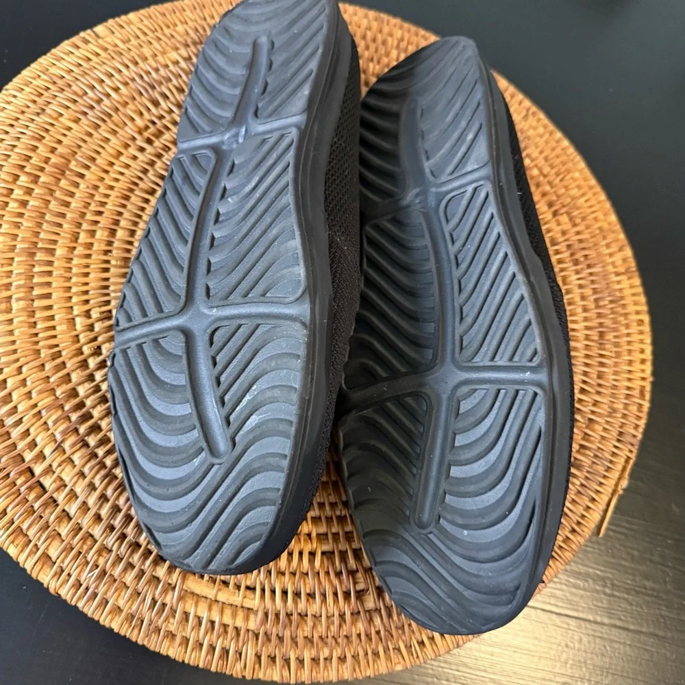 Island Company sleek black